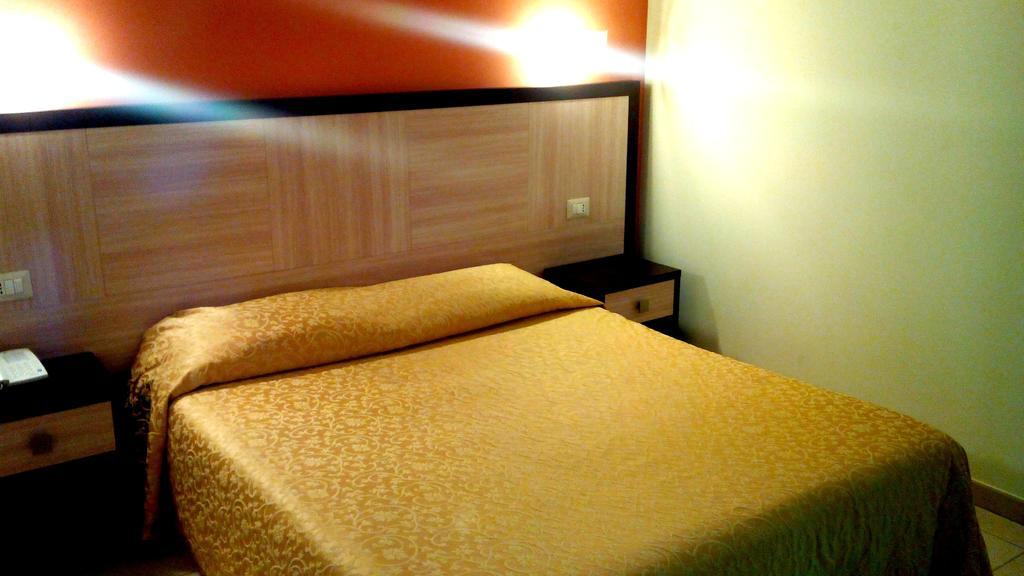 Hotel Giardino Modugno Habitación foto